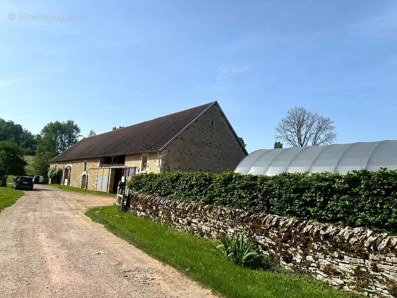 Ensemble de granges et terres – plus de 7 hectares – entre pouilly-en-auxois et saulieu - photo 2