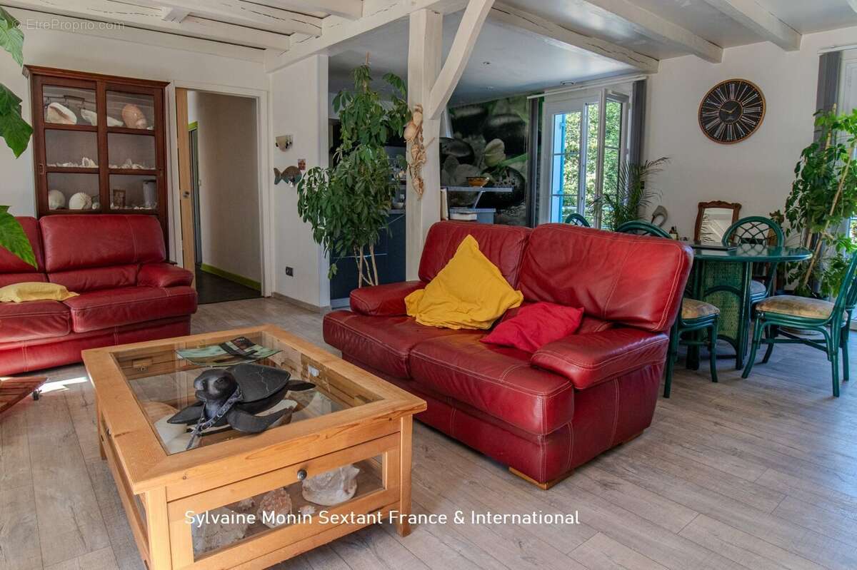 Maison rénovée tout confort avec logement indépendant, terrain clos et espace piscine - photo 11