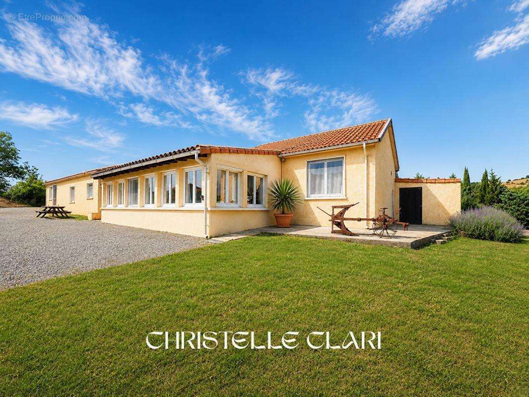 Domaine 374 m² sur terrain de 3,59 ha - photo 8