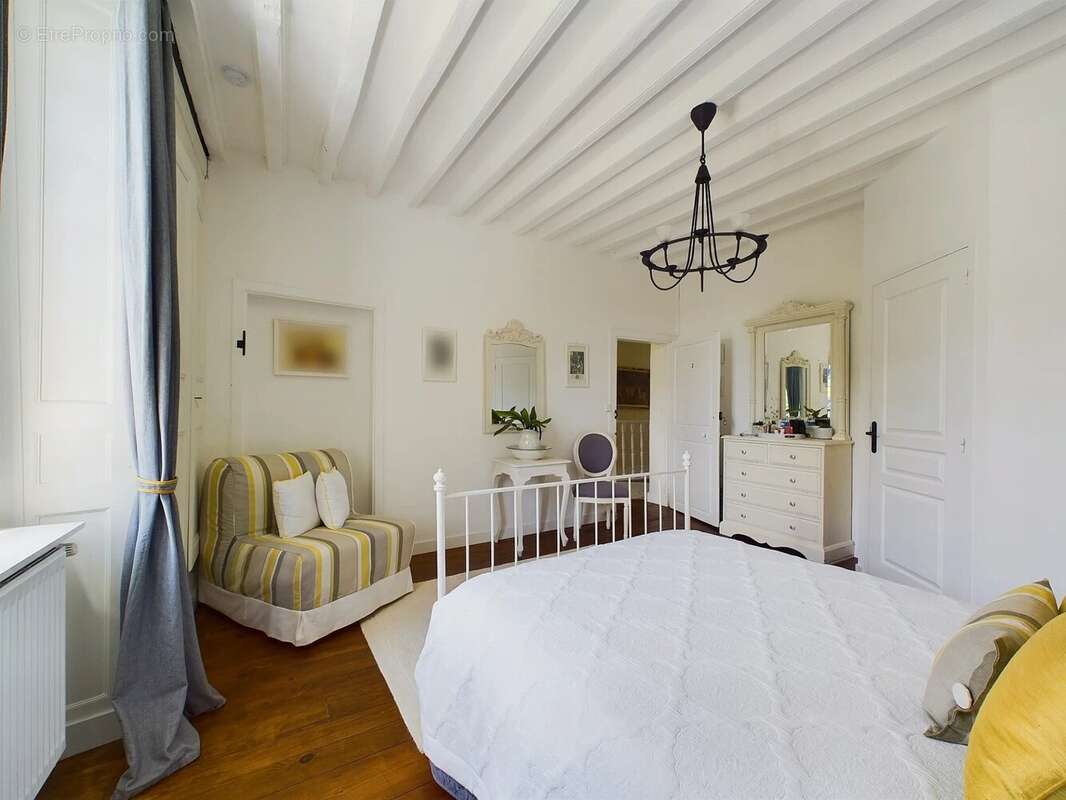 Maison à LA ROCHEBEAUCOURT-ET-ARGENTINE