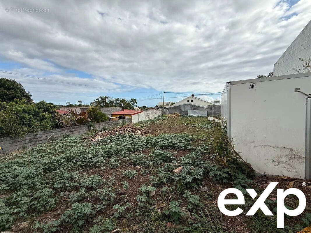 Terrain à LE TAMPON