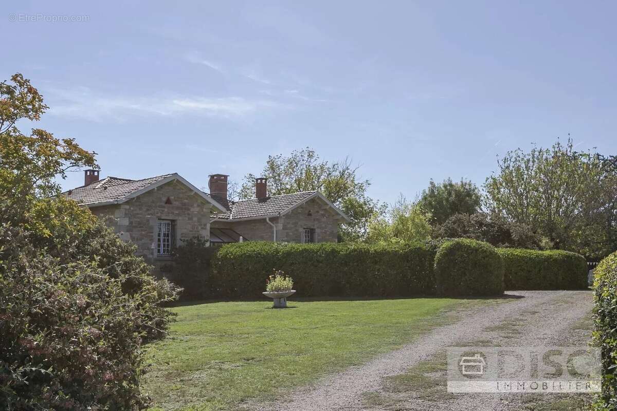 Maison à PUYLAROQUE