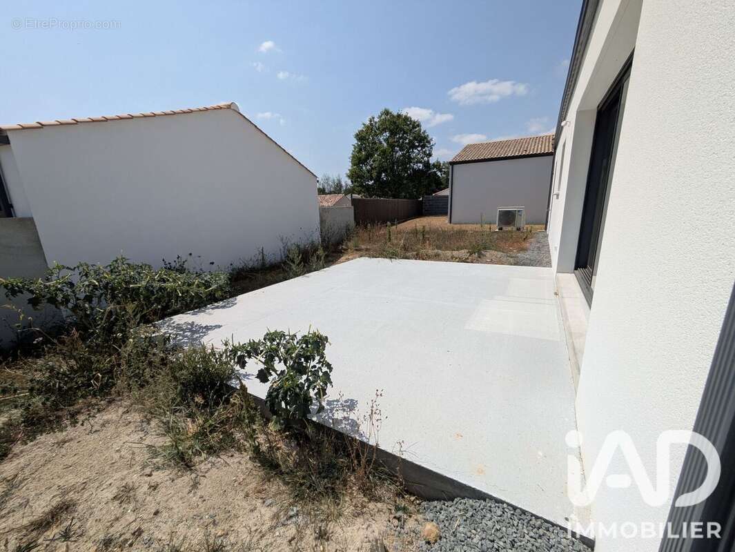 Maison 97 m² à Challans  - photo 3