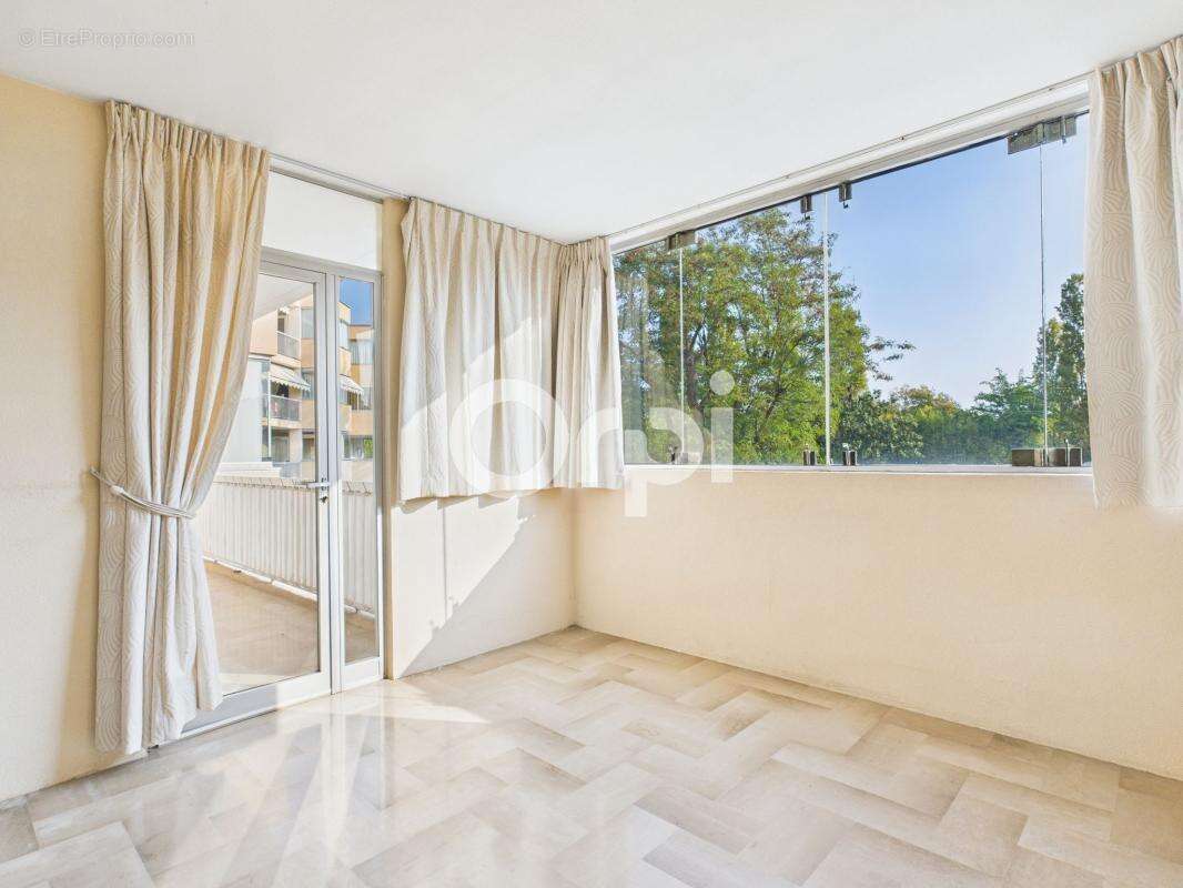 Appartement à MANDELIEU-LA-NAPOULE