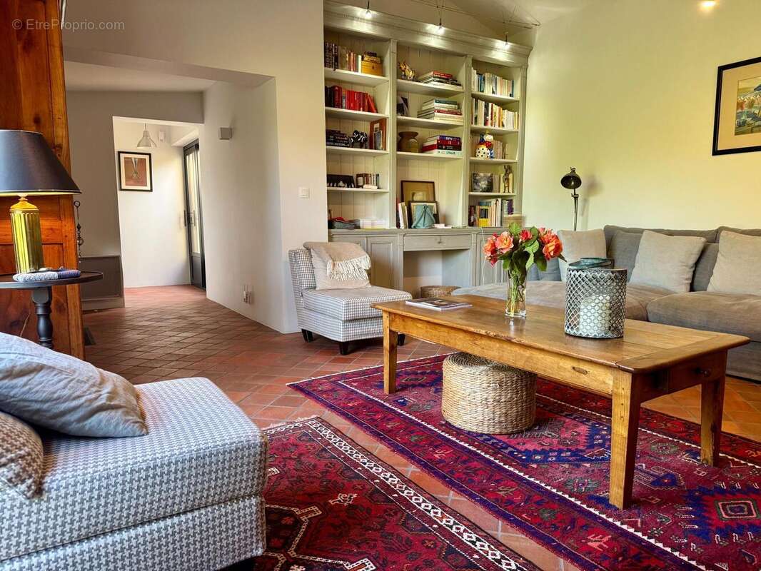 Photo 2 - Commerce à MONTAIGU