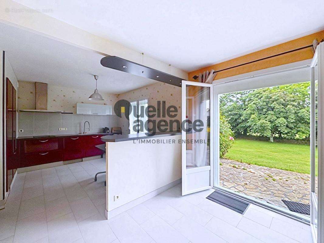 Maison familiale de 125m²  sur 1180 m² de jardin -entre bourg et plage - photo 7