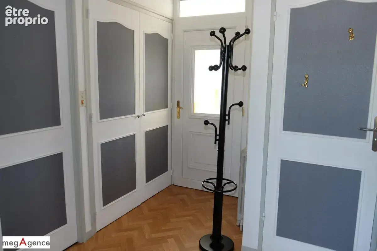 Maison en position dominante 5 chambres - 3 garages - photo 7