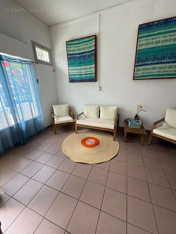 Commerce à LES AVIRONS