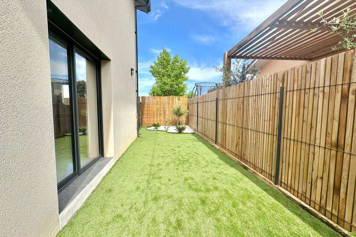 Maison à SAINT-BRES