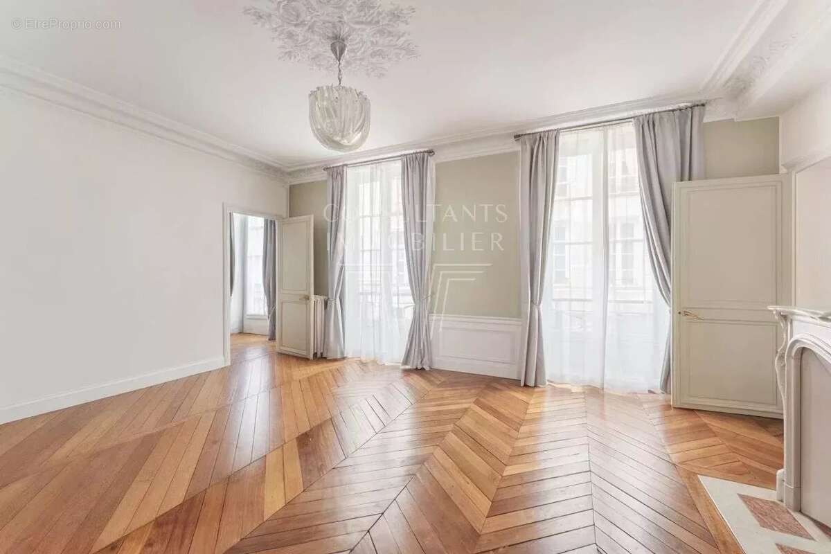 Appartement à PARIS-7E