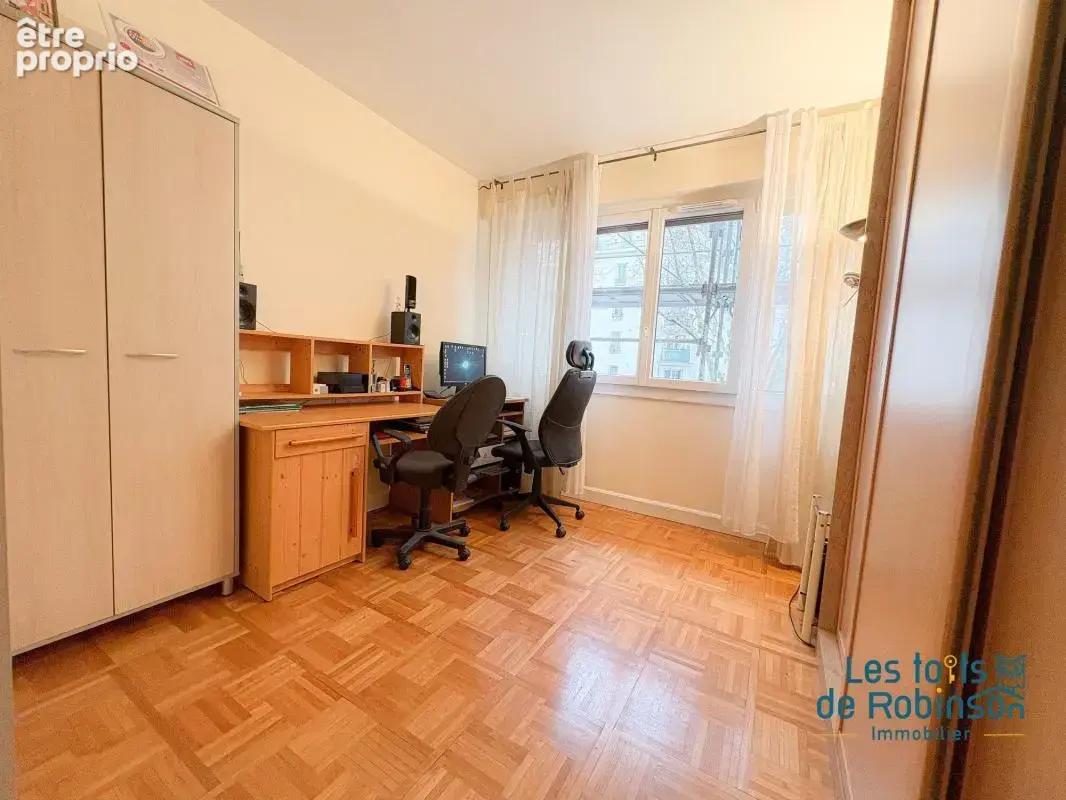 Appartement 4 pièces - Balcon plein sud - Cave et box - photo 9