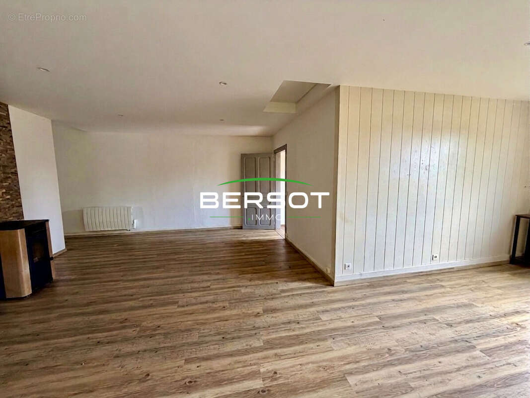 Appartement T3 70 m² proche centre-ville de Valdahon - photo 2