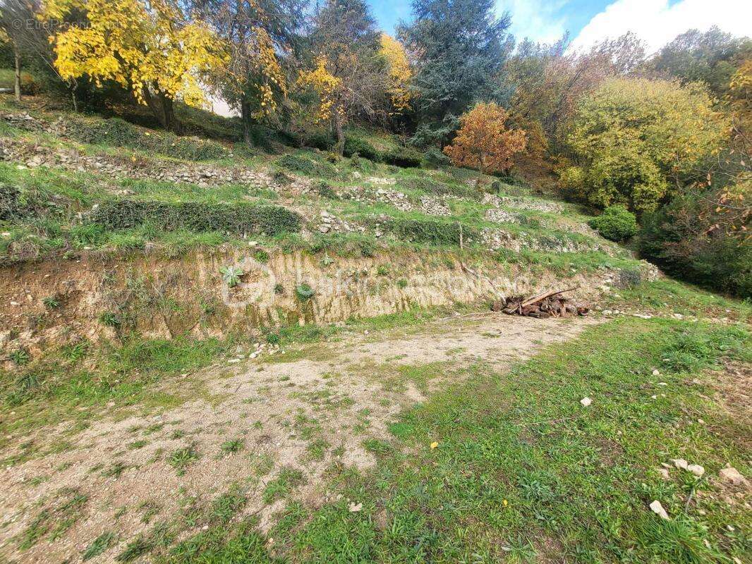 Terrain d'environ 1400 m² à Vals Les Bains - photo 3