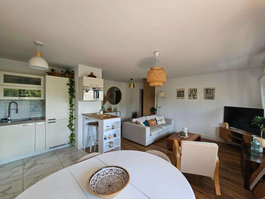 Vétraz-Monthoux Nord – T3 de 62 m² avec balcon, garage et parking – Résidence proche Genève - photo 3