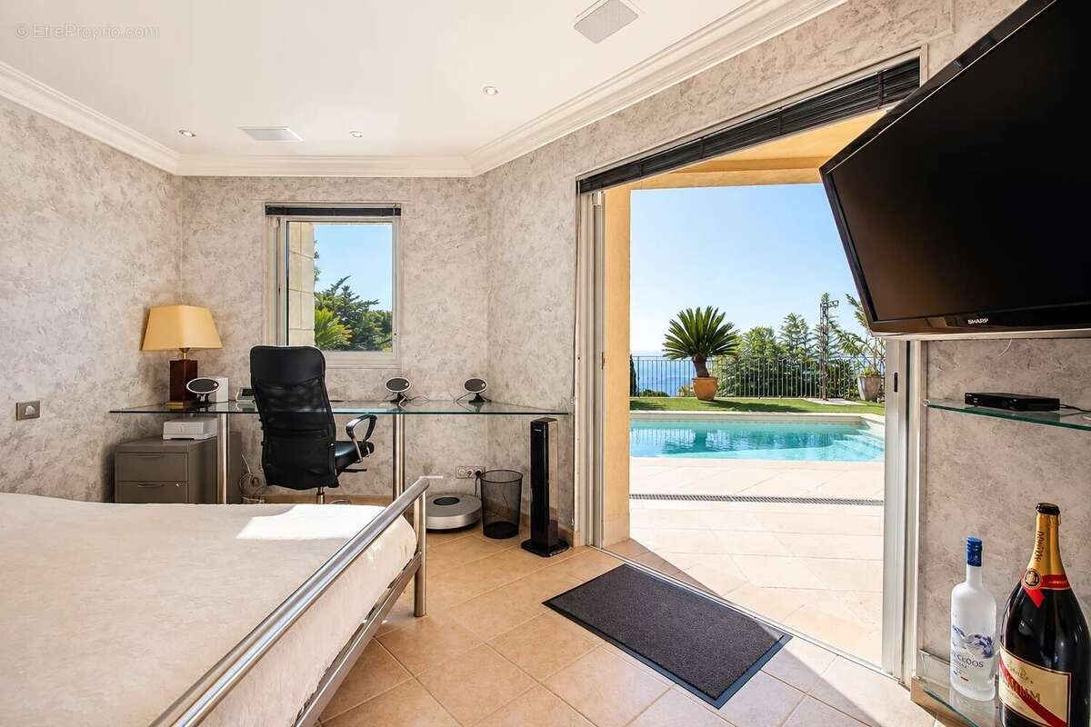 Eze "village" - propriété de 2 villas 450m²  piscine  vue mer - photo 25