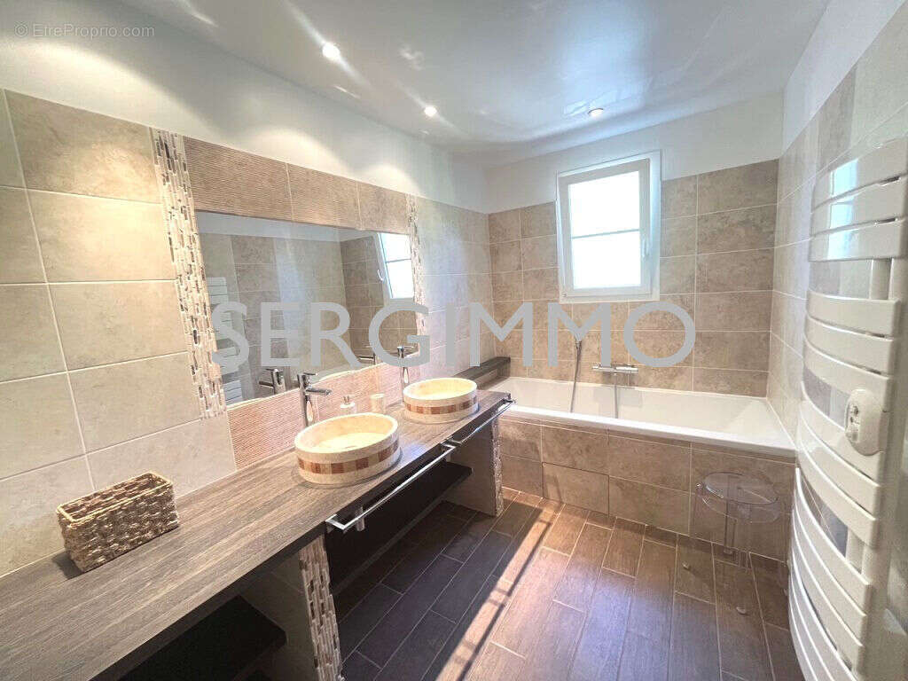 Maison à MONTAUROUX