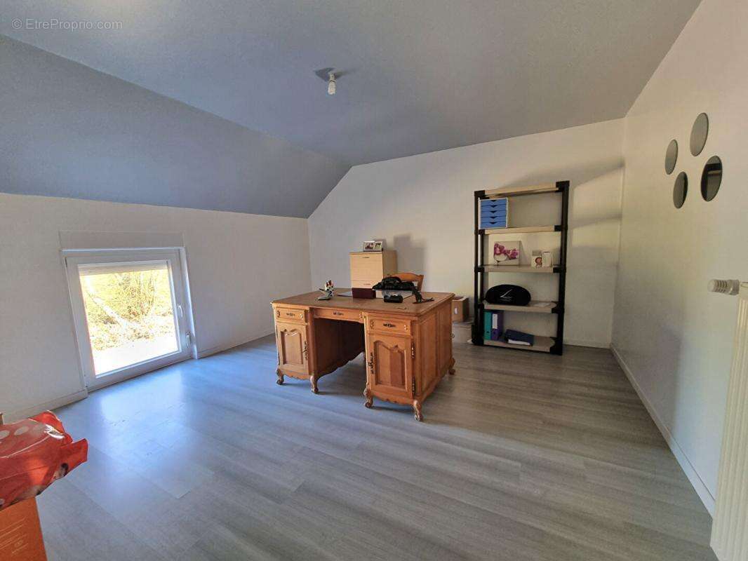 Maison à NEUVILLE-LEZ-BEAULIEU