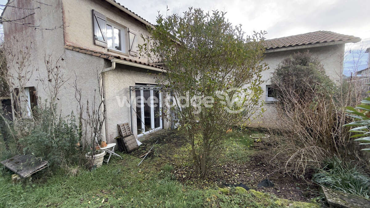Maison à MORNAC