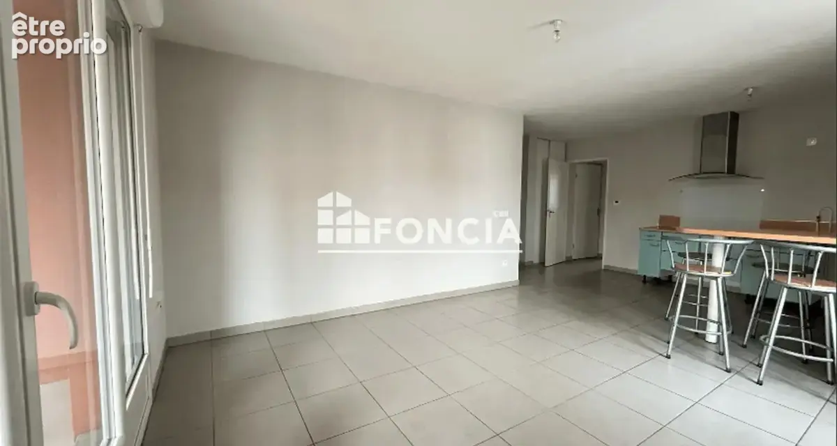 Magnifique T3 proche toutes commodités, très beau volume pour la pièce de vie, appartement lumineux et au calme, grande terrasse - photo 2