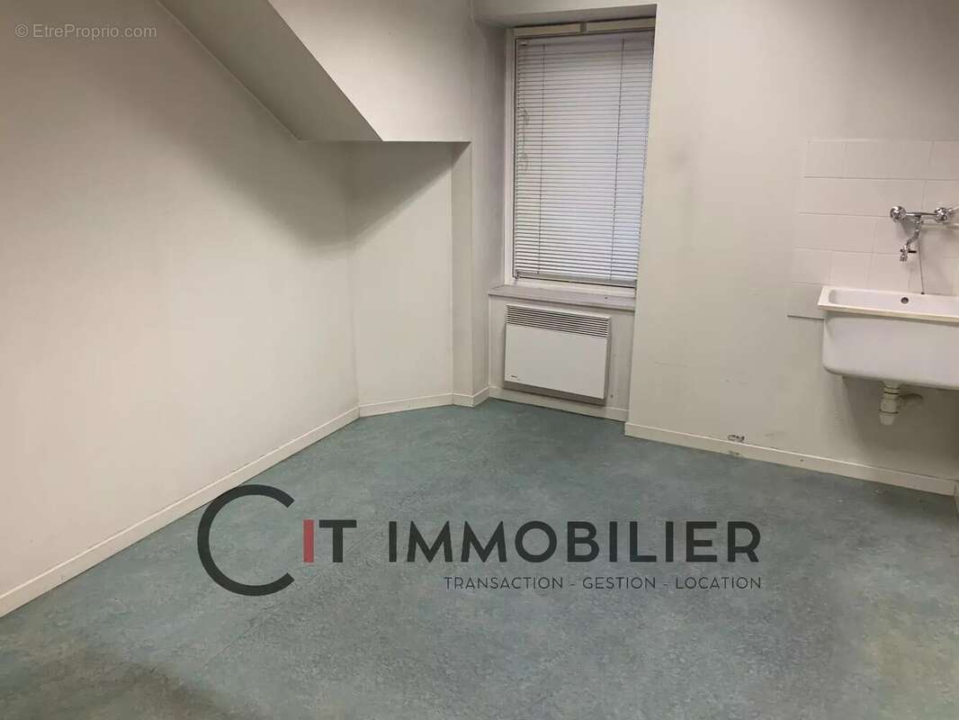 Commerce à LA TOUR-DU-PIN