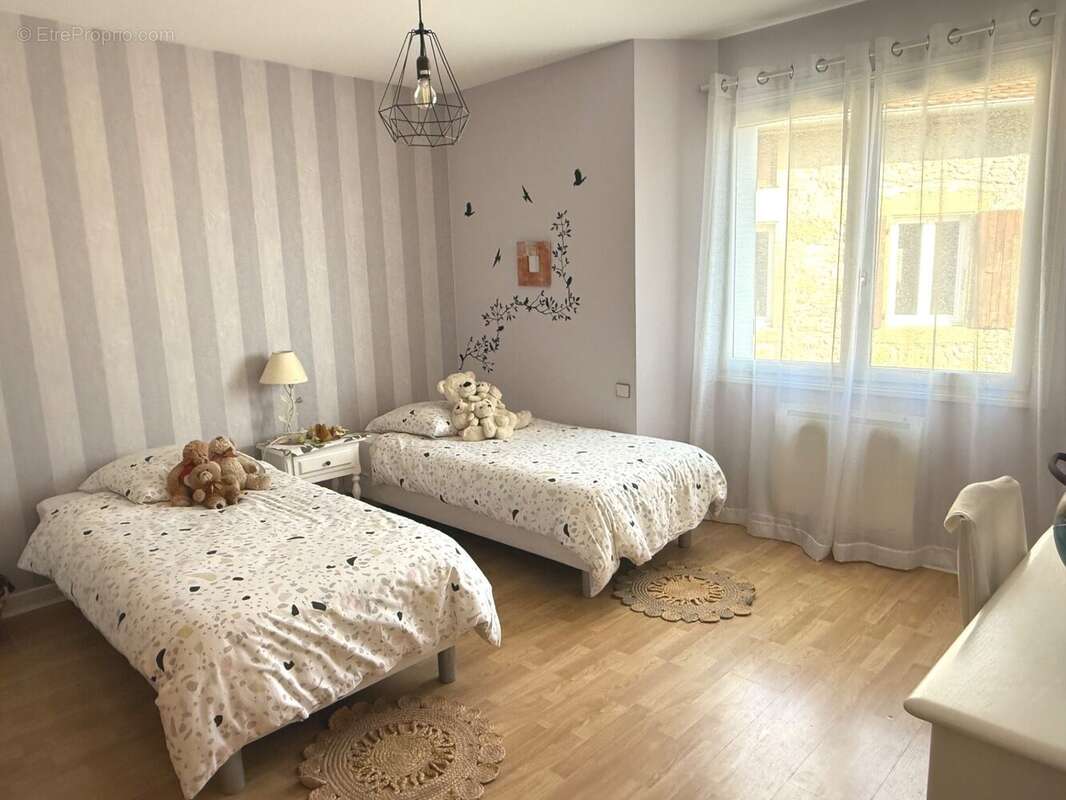 Maison à MIRIBEL-LES-ECHELLES