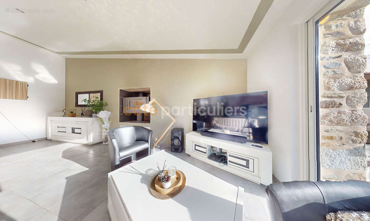 Maison à DRAGEY-RONTHON