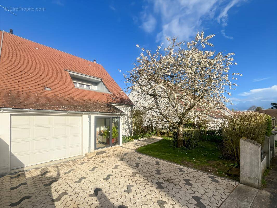 Maison à LA CHAPELLE-SAINT-MESMIN