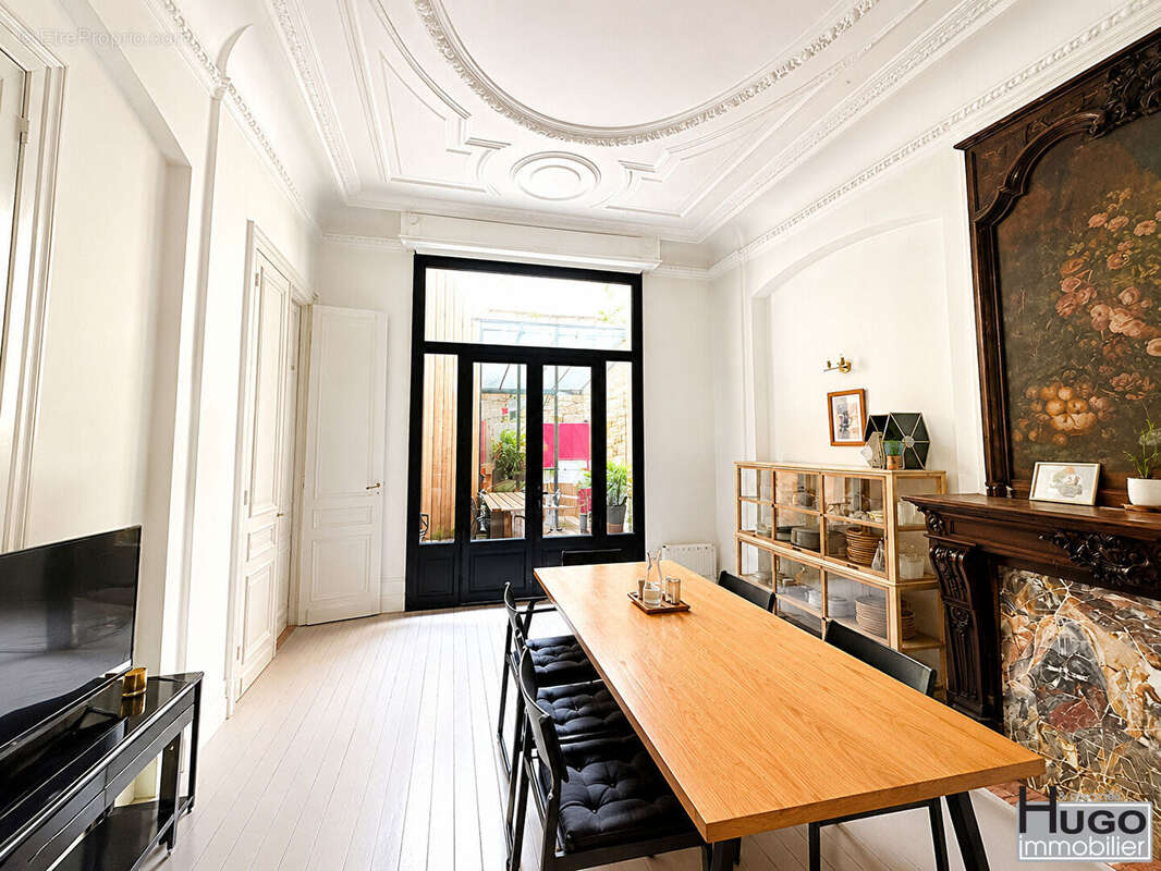 Bordeaux- jardin public- rue de la course- duplex 200m² + patio + 3 caves ! - photo 3