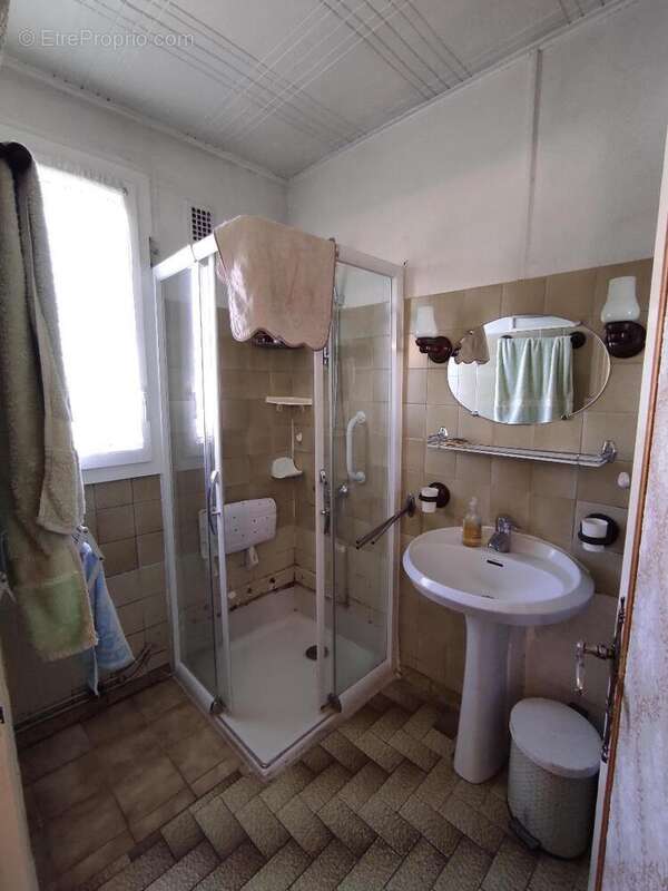   - Maison à MEYZIEU