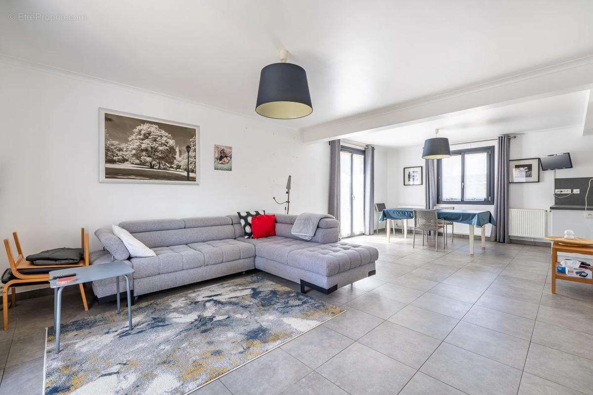 Maison de 5 pièces de 123 m² située à Lisses - photo 3