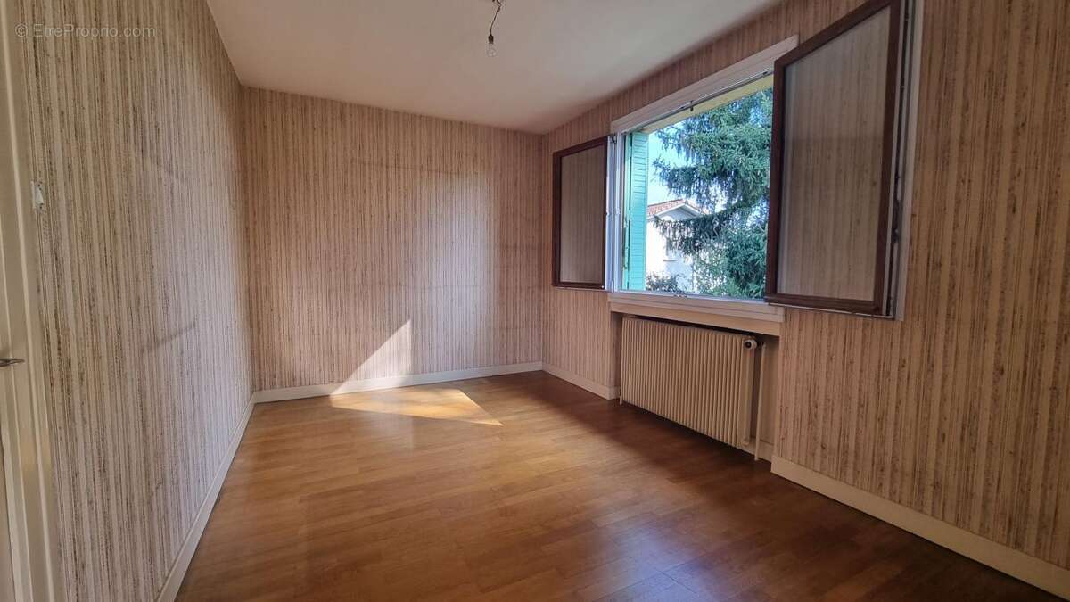 Maison à FONTAINES-SAINT-MARTIN