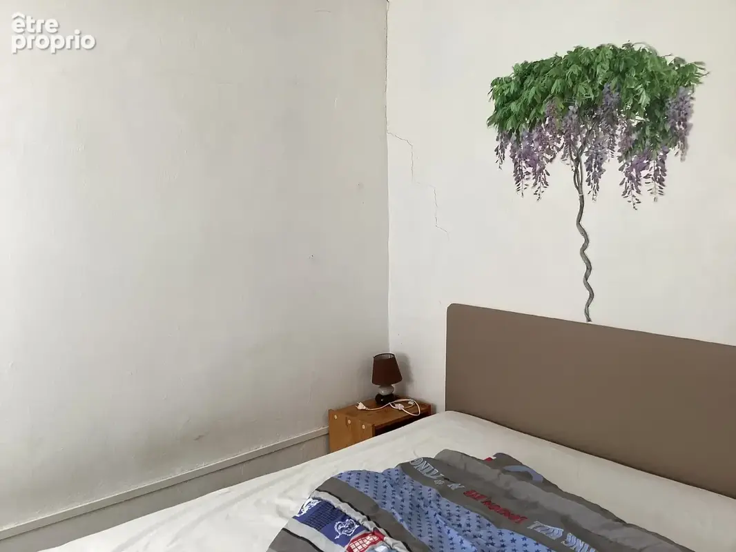 CHAMBRE AVEC PORTE SORTIE SUR JARDIN