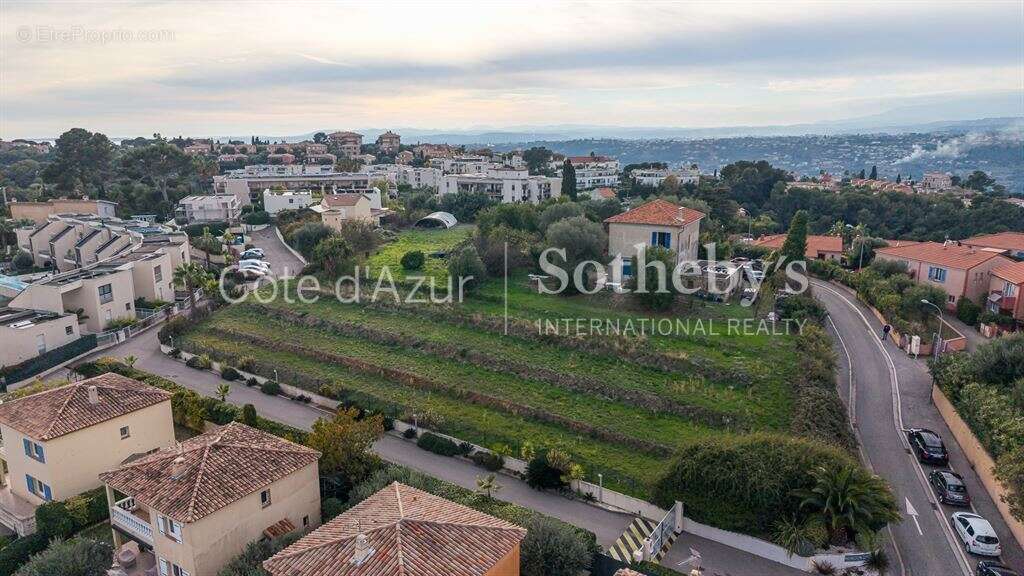 Terrain à NICE
