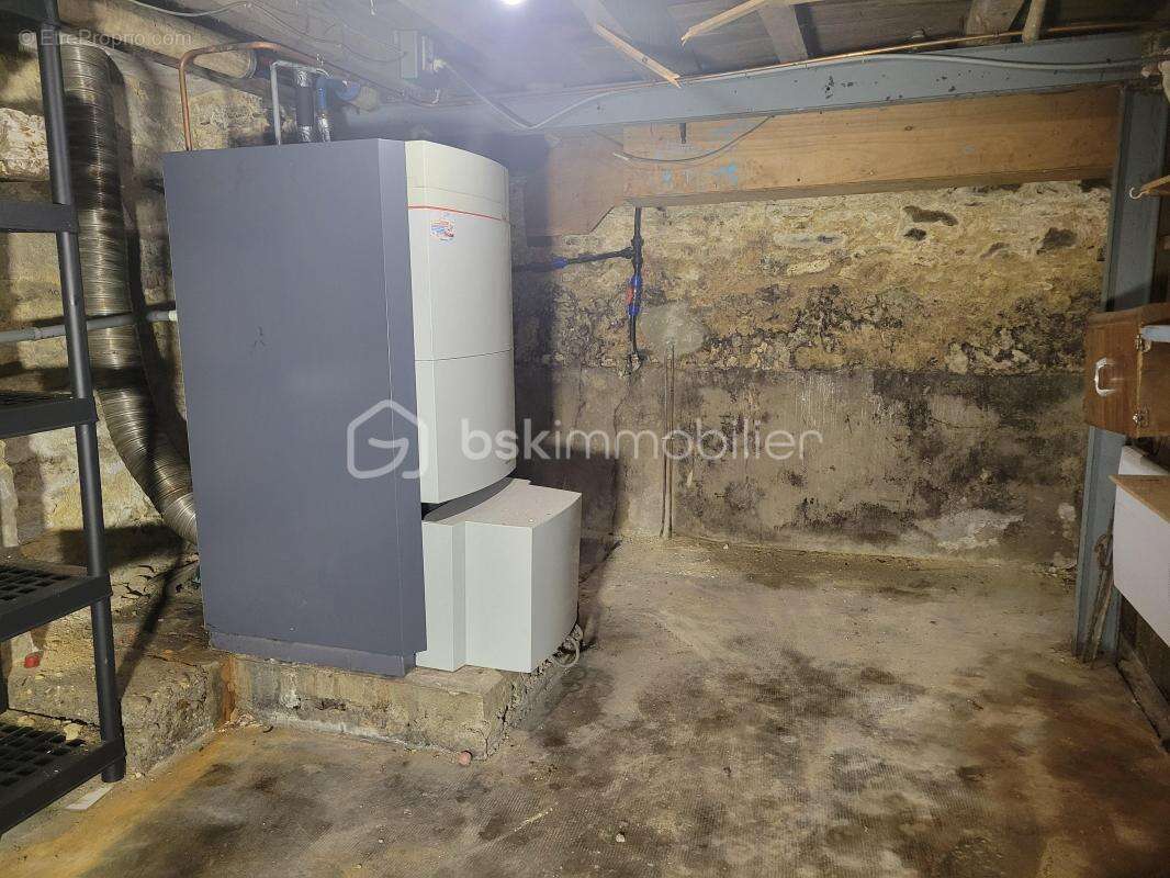 Maison de ville - beau potentiel - classe énergétique G - photo 16