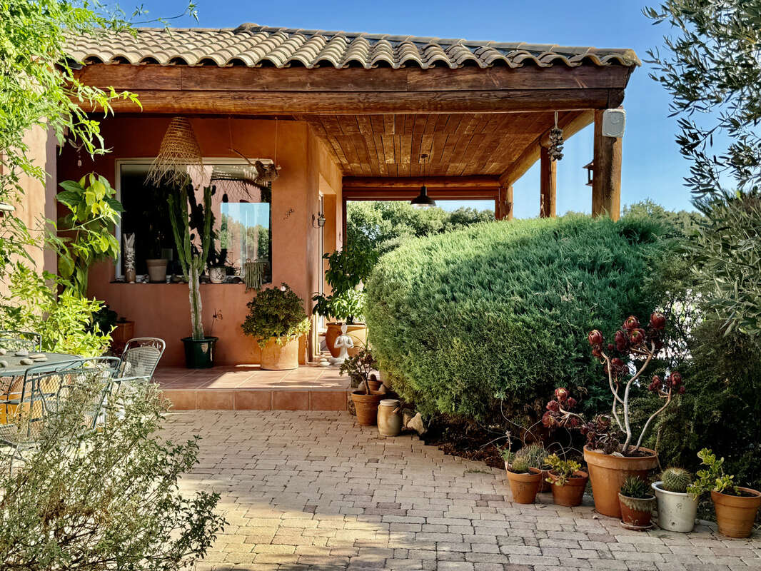 Maison avec vue à 10 min d'Uzès de 151 m2 sur 1252 m2 sans vis à vis, arboré piscinable et au calme - photo 10