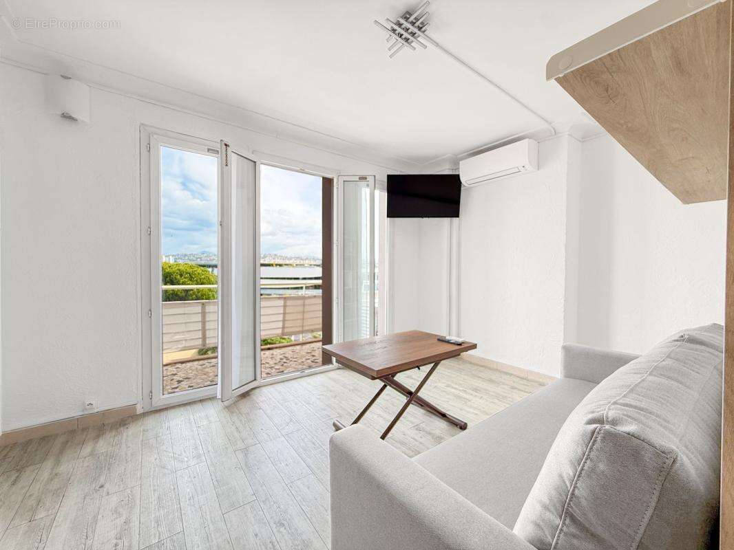 Appartement à SAINT-LAURENT-DU-VAR