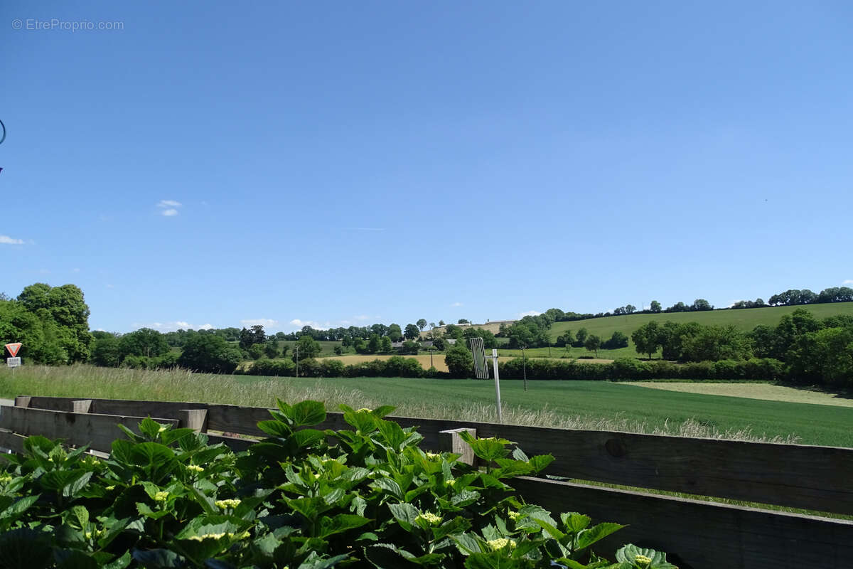 Maison familiale de 115 m2 avec bâtiment de 82.5 m2  et  terrain de 1246 m2 - photo 14