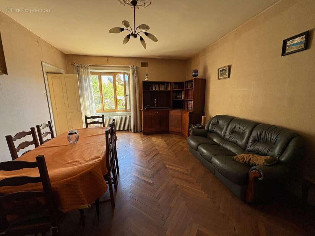 Maison à BEAUREPAIRE