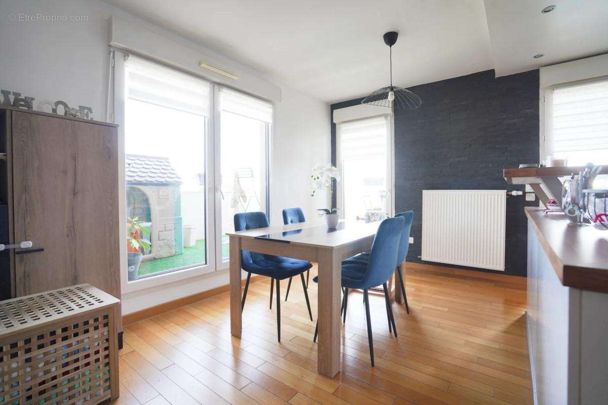 Appartement à FRESNES
