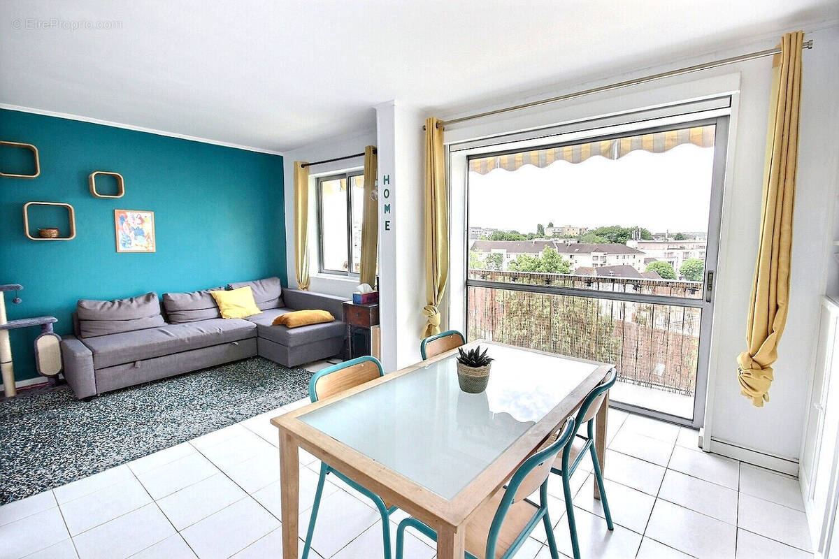 Appartement à FRESNES