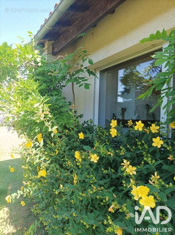 Photo 3 - Maison à CORME-ROYAL
