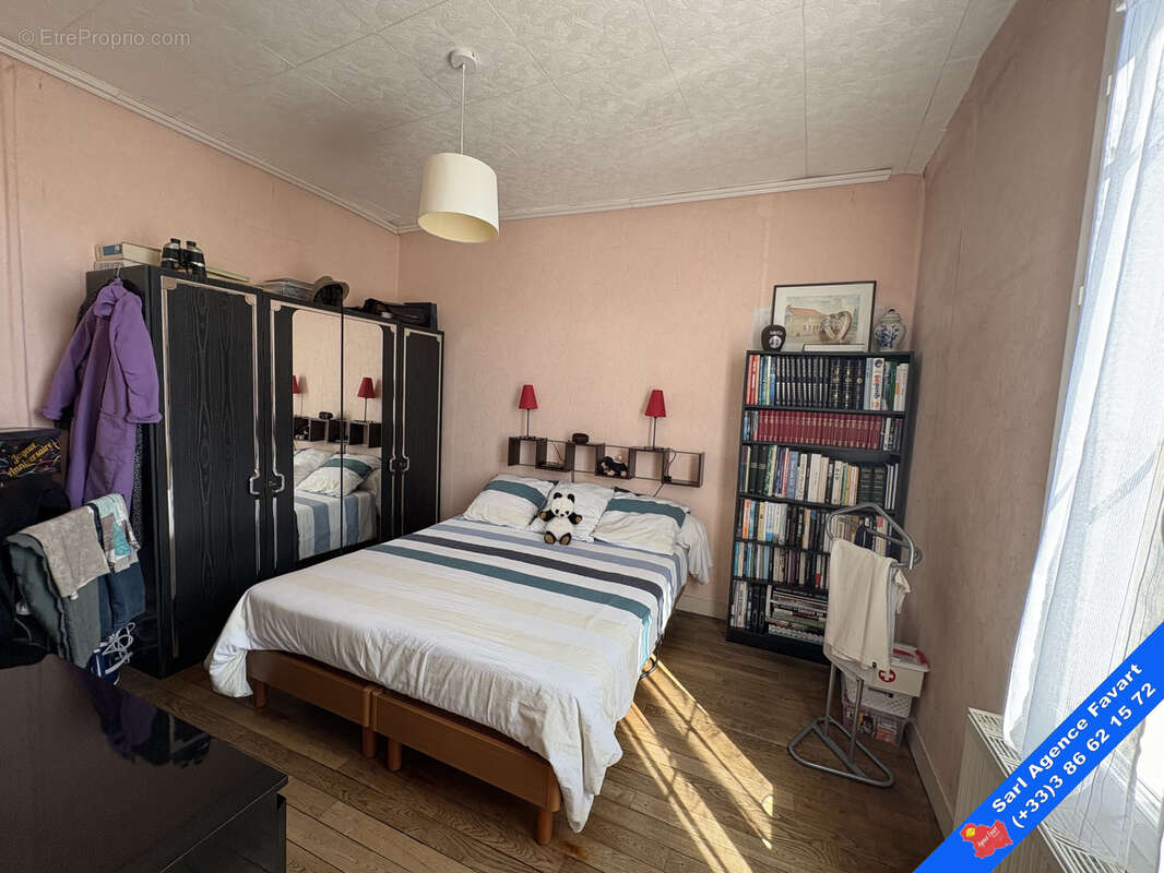 Appartement à LAROCHE-SAINT-CYDROINE