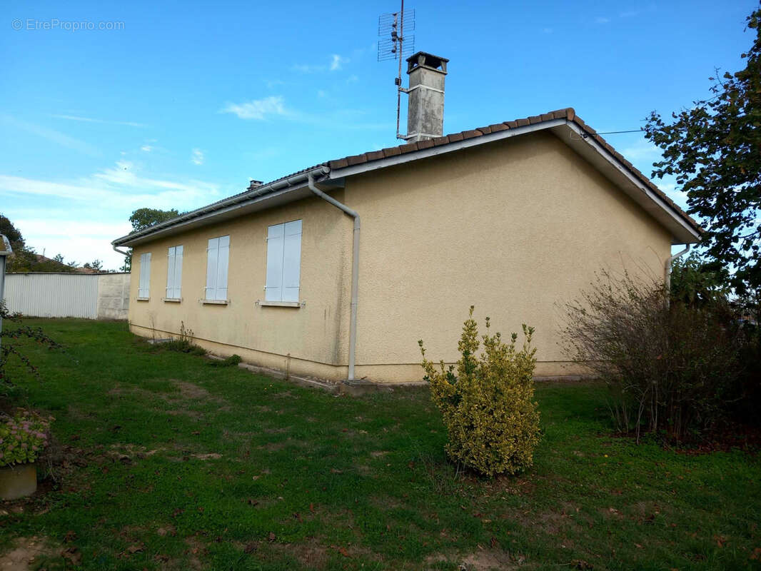 Maison à COUTRAS