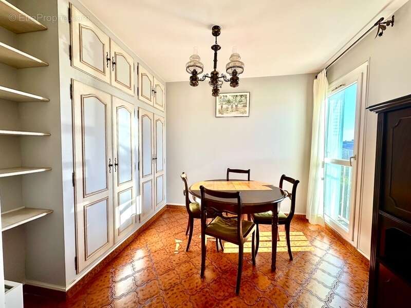 Appartement à MARSEILLE-4E