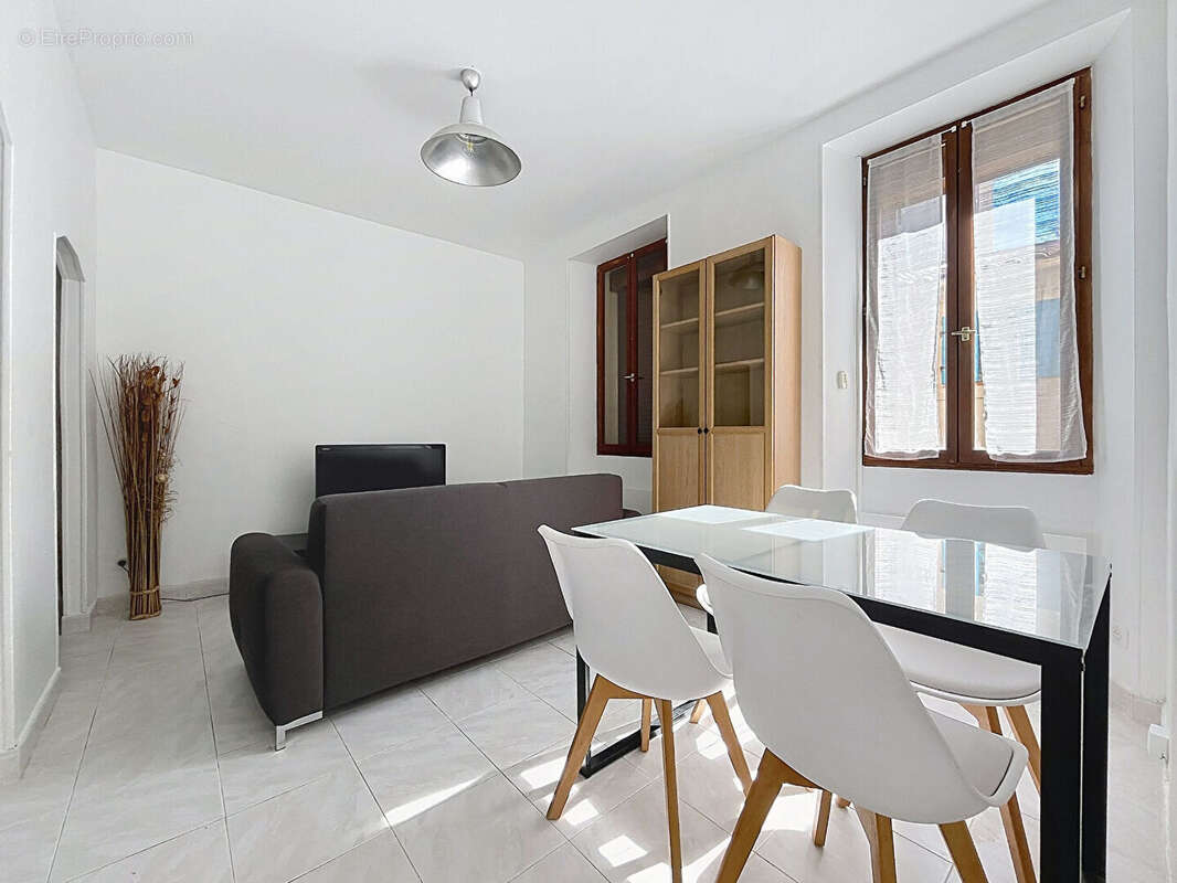 Appartement à MARSEILLE-4E