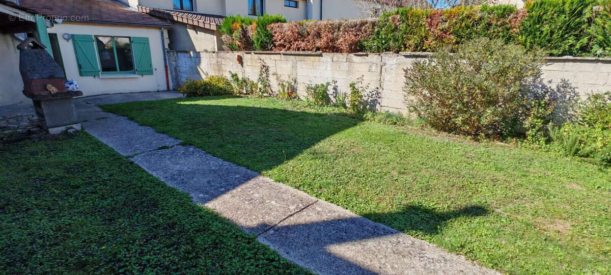 Maison à VILLENEUVE-LE-COMTE