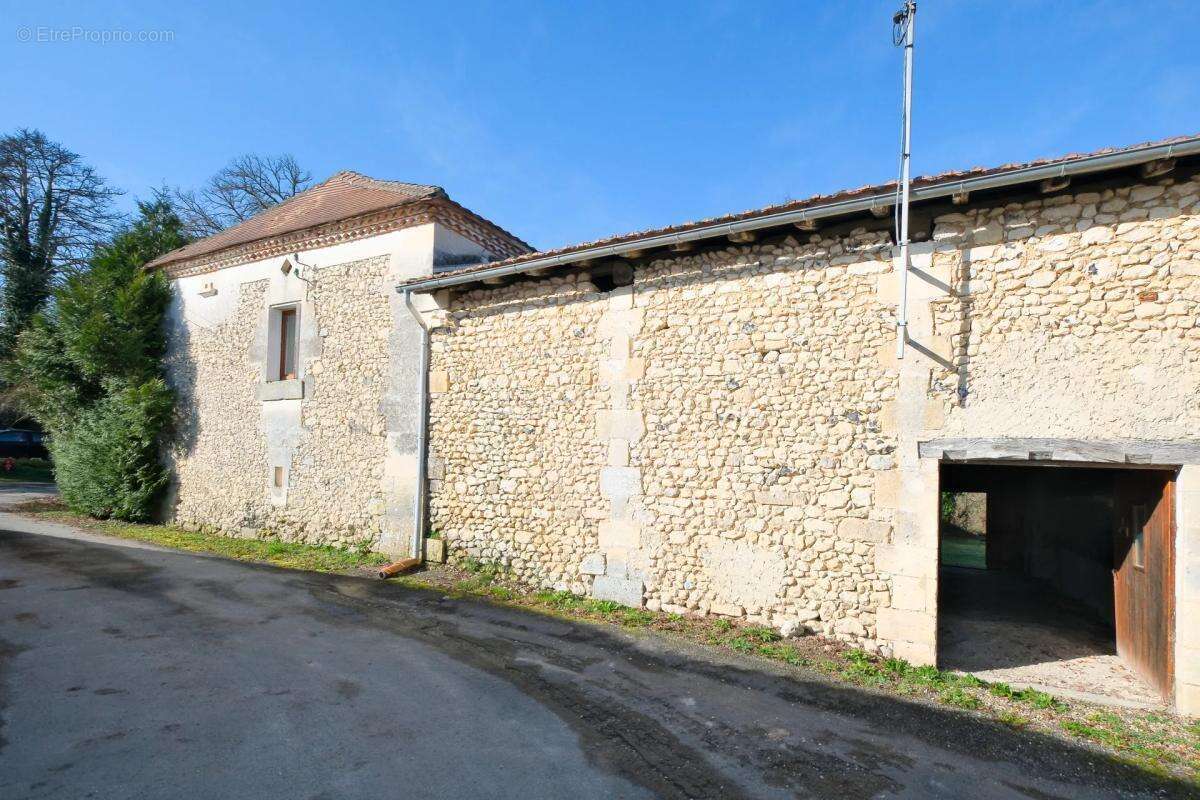 Maison à GRAND-BRASSAC
