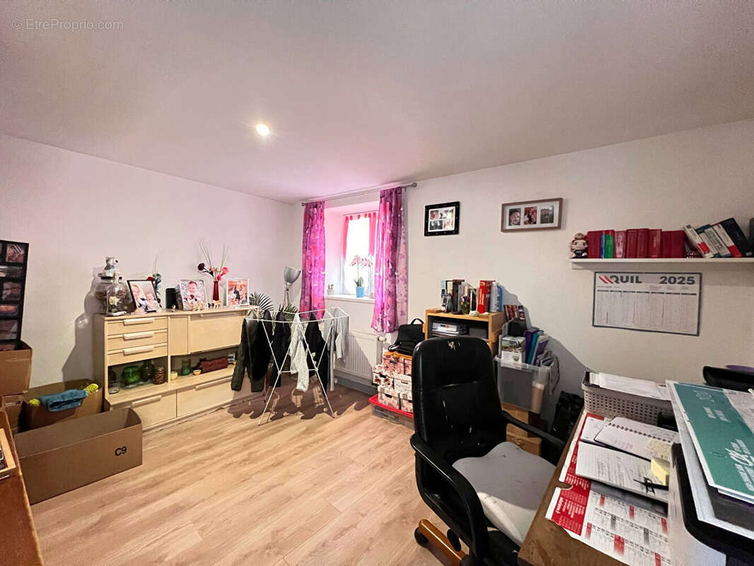 Appartement à MAIZIERES-LES-VIC