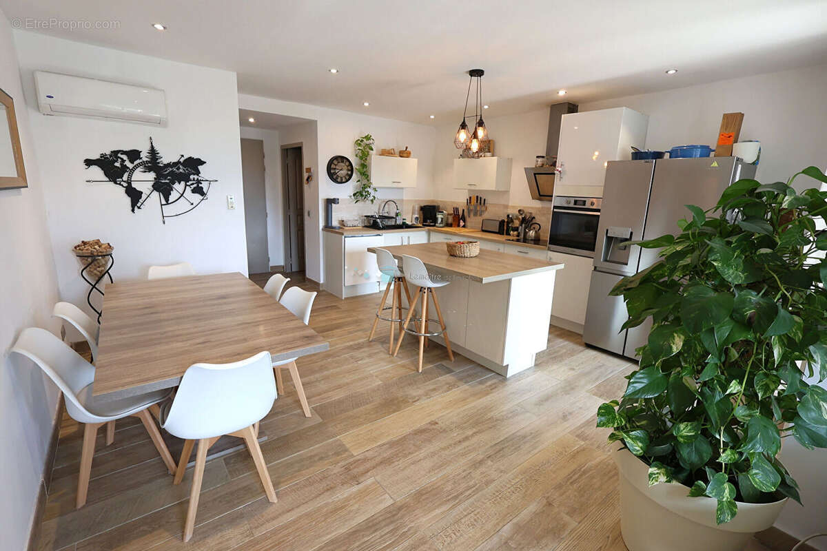 Appartement à PEYMEINADE