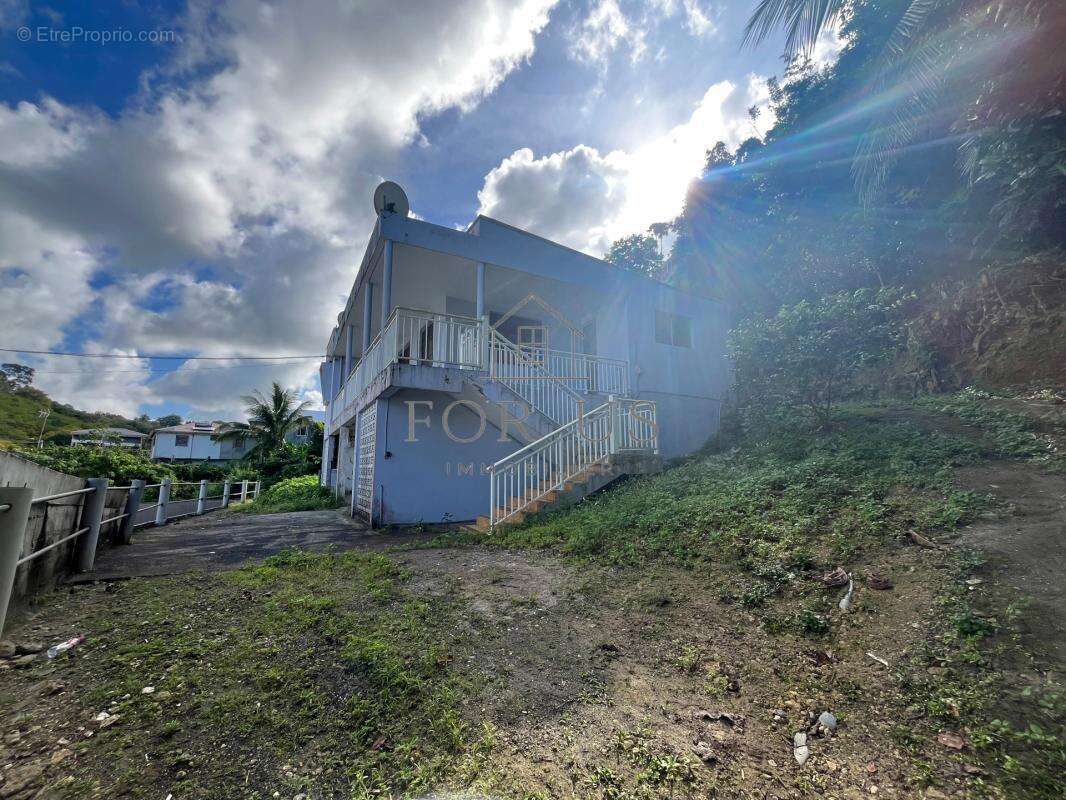 Maison à LES ABYMES